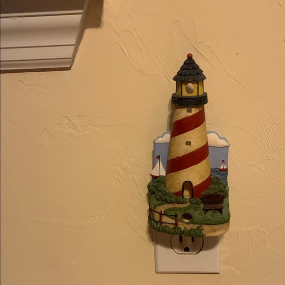 Decorative Lighthouse Nightlight - Picture 3 of 3